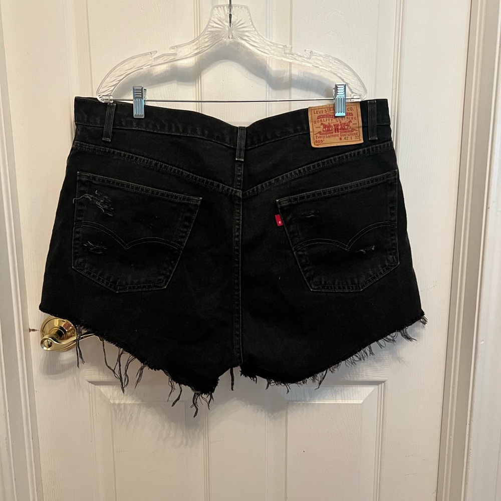 Levi distressed shorts